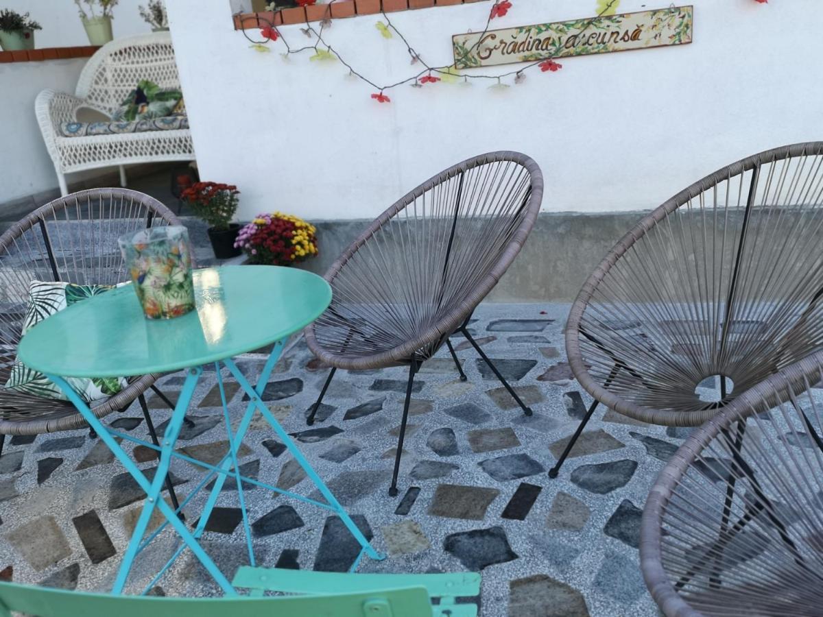 Pensiunea Gradina Ascunsa Bughea de Jos Esterno foto