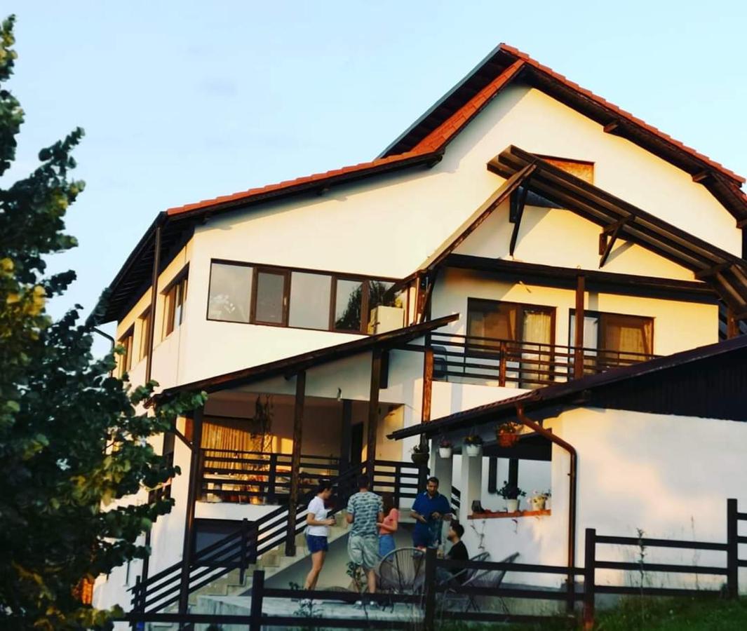 Pensiunea Gradina Ascunsa Bughea de Jos Esterno foto