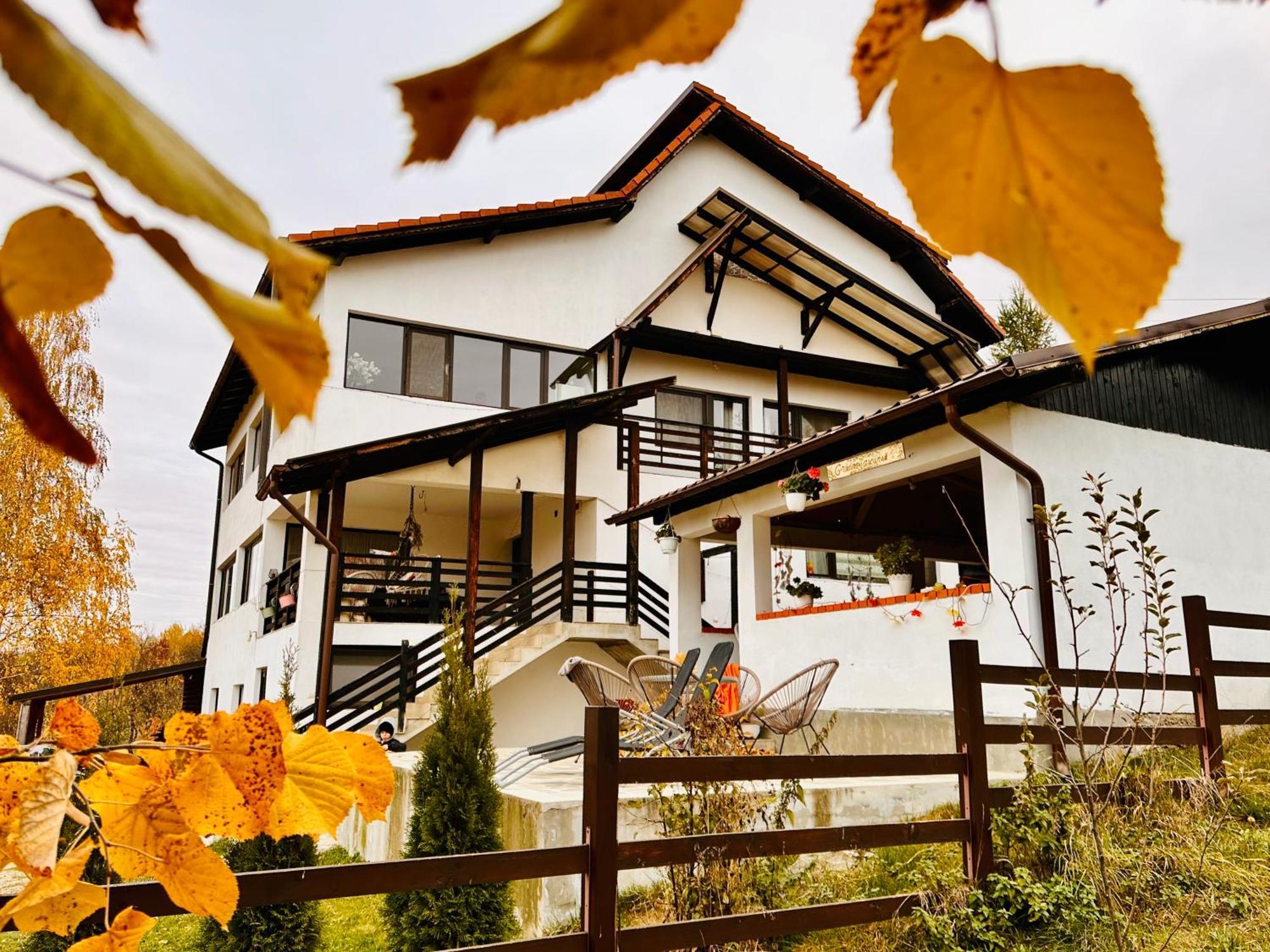 Pensiunea Gradina Ascunsa Bughea de Jos Esterno foto