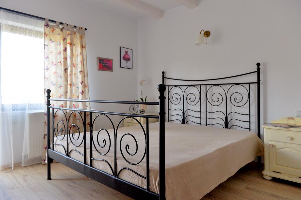 Pensiunea Gradina Ascunsa Bughea de Jos Esterno foto
